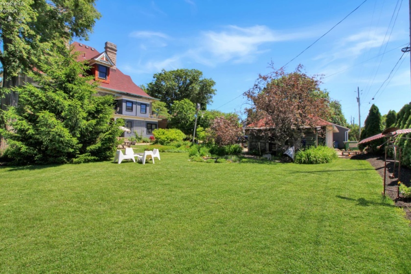 504 Perry Street, Port Clinton, 43452, 7 Bedrooms Bedrooms, ,5 BathroomsBathrooms,Residential,For Sale,Perry,20262057
