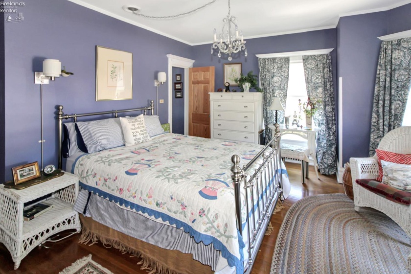 504 Perry Street, Port Clinton, 43452, 7 Bedrooms Bedrooms, ,5 BathroomsBathrooms,Residential,For Sale,Perry,20262057