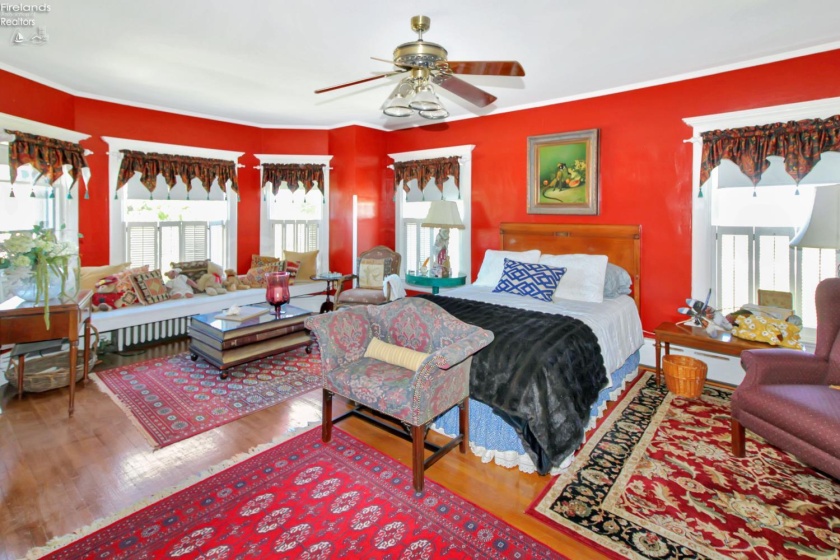 504 Perry Street, Port Clinton, 43452, 7 Bedrooms Bedrooms, ,5 BathroomsBathrooms,Residential,For Sale,Perry,20262057