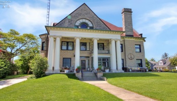 504 Perry Street, Port Clinton, 43452, 7 Bedrooms Bedrooms, ,5 BathroomsBathrooms,Residential,For Sale,Perry,20262057