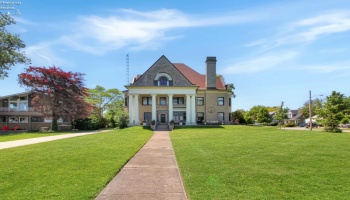 504 Perry Street, Port Clinton, 43452, 7 Bedrooms Bedrooms, ,5 BathroomsBathrooms,Residential,For Sale,Perry,20262057