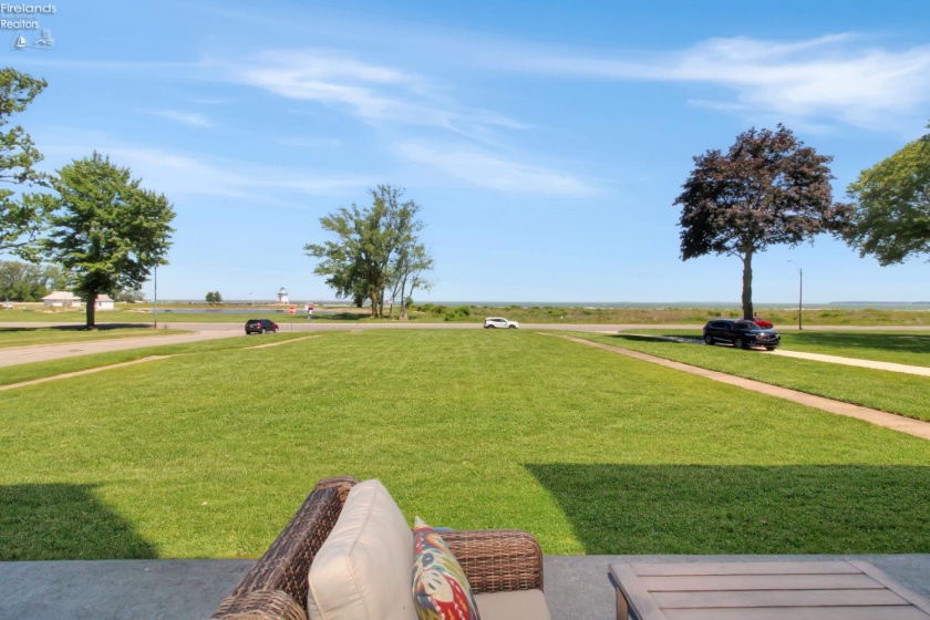 504 Perry Street, Port Clinton, 43452, 7 Bedrooms Bedrooms, ,5 BathroomsBathrooms,Residential,For Sale,Perry,20262057