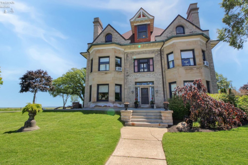 504 Perry Street, Port Clinton, 43452, 7 Bedrooms Bedrooms, ,5 BathroomsBathrooms,Residential,For Sale,Perry,20262057