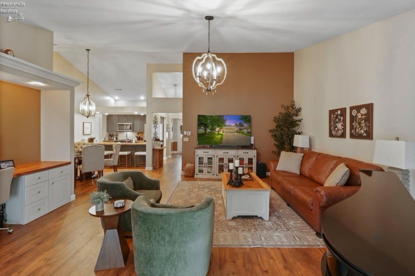 2212 Westwind Drive, Sandusky, 44870, 2 Bedrooms Bedrooms, ,2 BathroomsBathrooms,Residential,For Sale,Westwind,20262130