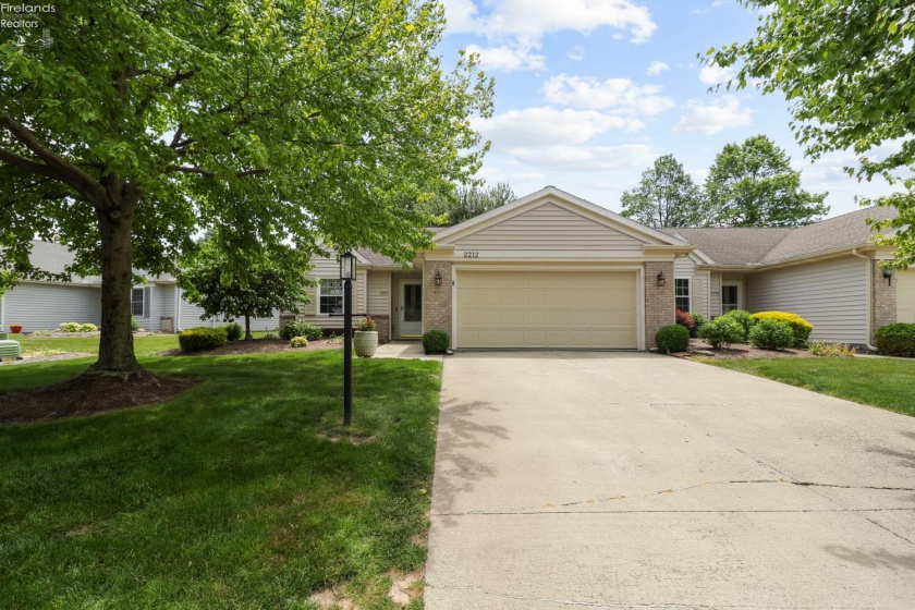 2212 Westwind Drive, Sandusky, 44870, 2 Bedrooms Bedrooms, ,2 BathroomsBathrooms,Residential,For Sale,Westwind,20262130