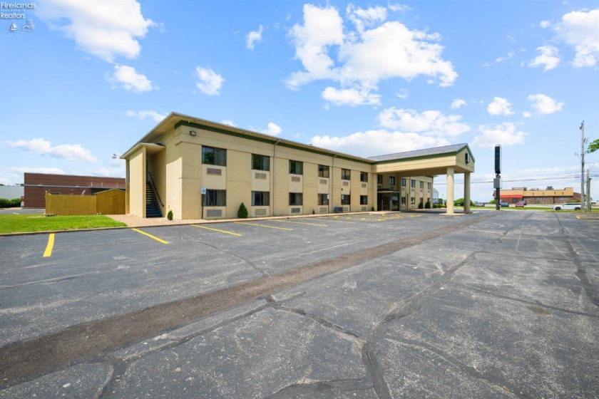 1704 Perry Street, Port Clinton, 43452, ,Commercial,For Sale,Perry,20262290