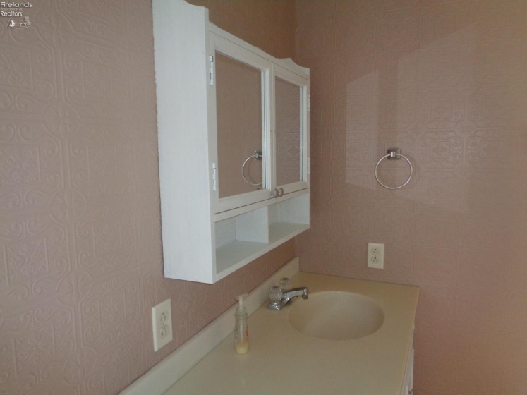 397 Plymouth East Road, Greenwich, 44837, 4 Bedrooms Bedrooms, ,2 BathroomsBathrooms,Residential,For Sale,Plymouth East,20262268