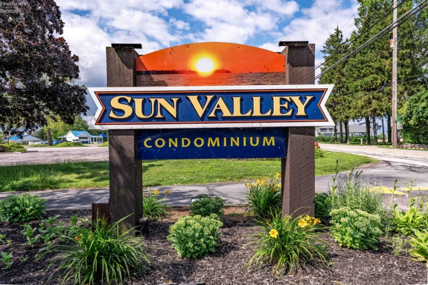 2594 Sun Valley Drive, Port Clinton, 43452, 3 Bedrooms Bedrooms, ,2 BathroomsBathrooms,Residential,For Sale,Sun Valley,20262340