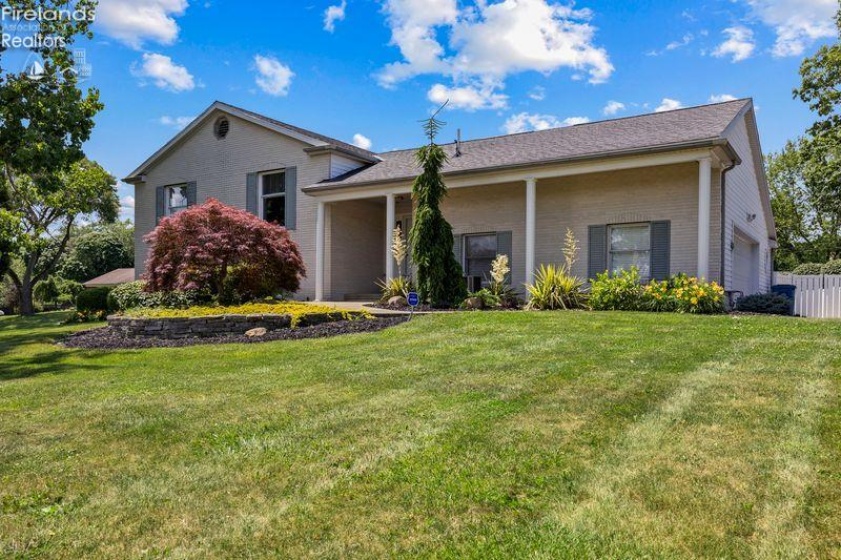 231 Hickory Ridge Drive, Port Clinton, 43452, 3 Bedrooms Bedrooms, ,3 BathroomsBathrooms,Residential,For Sale,Hickory Ridge,20262171