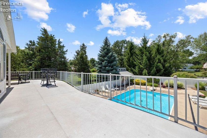 231 Hickory Ridge Drive, Port Clinton, 43452, 3 Bedrooms Bedrooms, ,3 BathroomsBathrooms,Residential,For Sale,Hickory Ridge,20262171