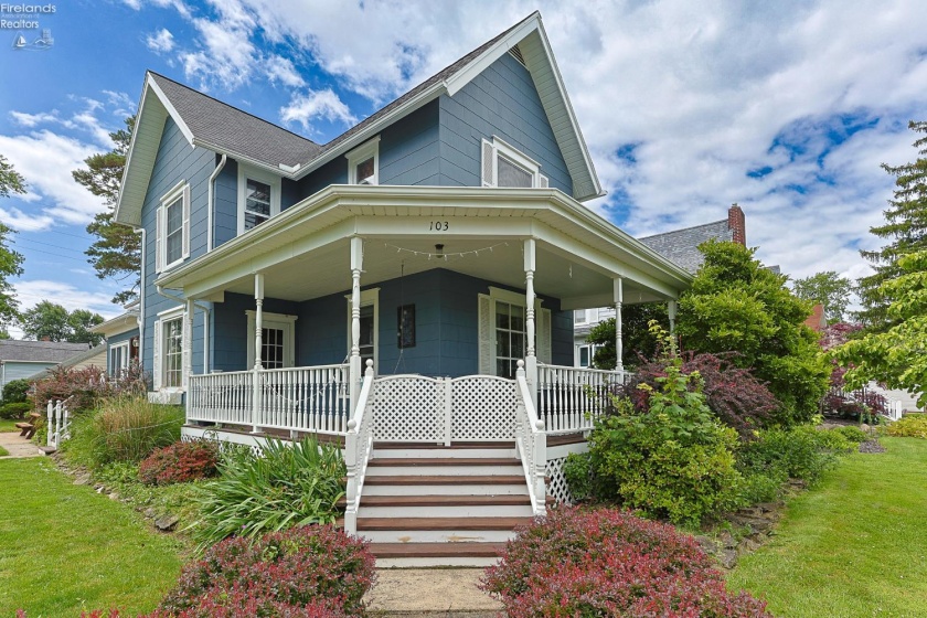 103 6th, Port Clinton, 43452, 4 Bedrooms Bedrooms, ,2 BathroomsBathrooms,Residential,For Sale,6th,20262165