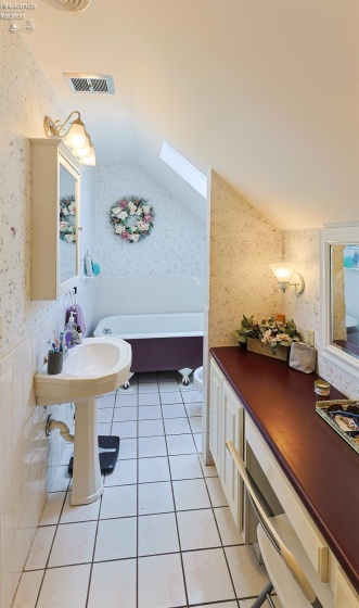 103 6th, Port Clinton, 43452, 4 Bedrooms Bedrooms, ,2 BathroomsBathrooms,Residential,For Sale,6th,20262165