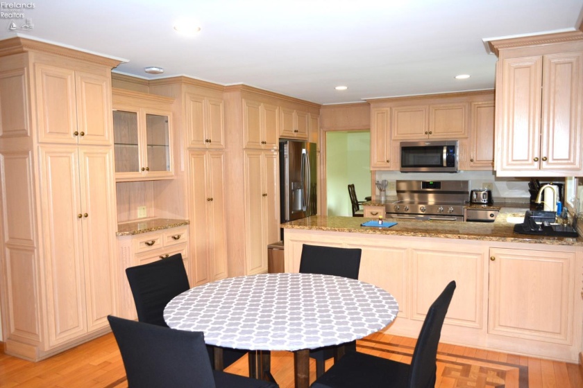 10 Hawthorne Drive, Norwalk, 44857, 6 Bedrooms Bedrooms, ,4 BathroomsBathrooms,Residential,For Sale,Hawthorne,20262222
