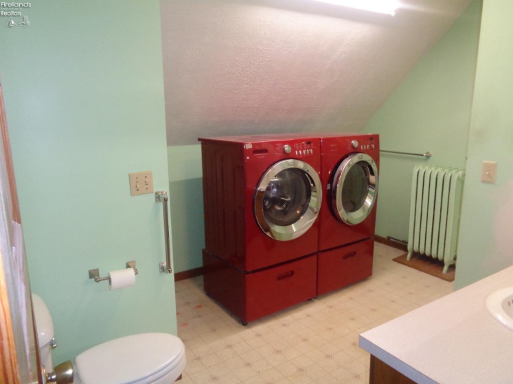 414 Pearl Street, Willard, 44890, 4 Bedrooms Bedrooms, ,3 BathroomsBathrooms,Residential,For Sale,Pearl,20262360
