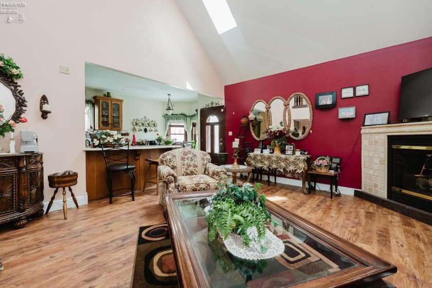 723 Tucker Road, Fremont, 43420, 6 Bedrooms Bedrooms, ,5 BathroomsBathrooms,Residential,For Sale,Tucker,20261698