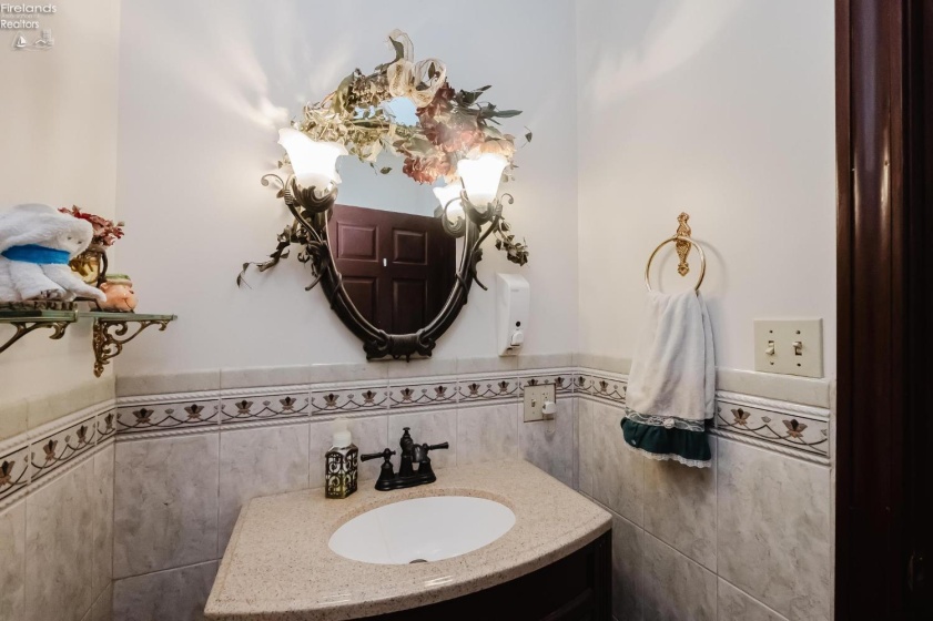 723 Tucker Road, Fremont, 43420, 6 Bedrooms Bedrooms, ,5 BathroomsBathrooms,Residential,For Sale,Tucker,20261698