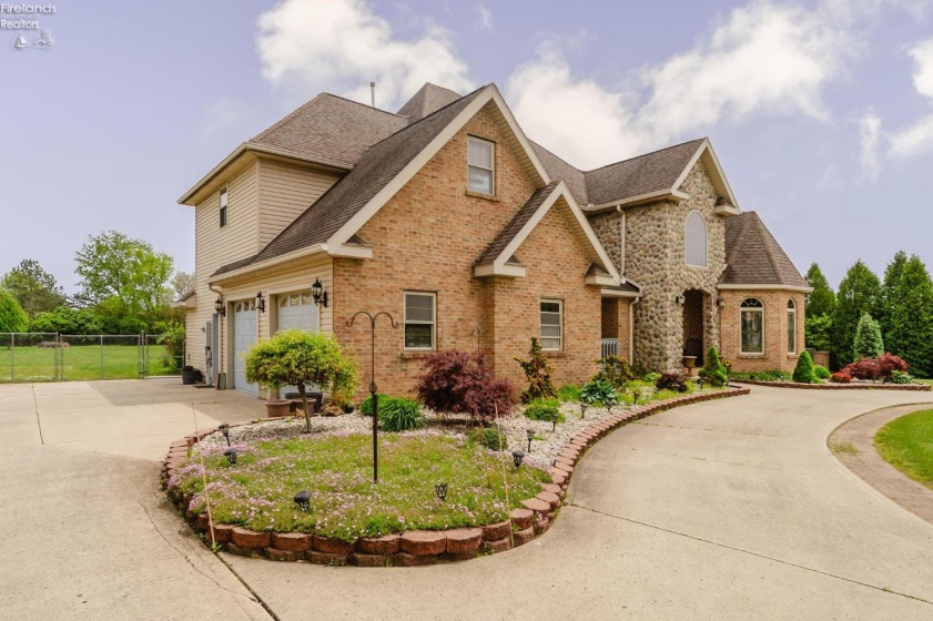 723 Tucker Road, Fremont, 43420, 6 Bedrooms Bedrooms, ,5 BathroomsBathrooms,Residential,For Sale,Tucker,20261698