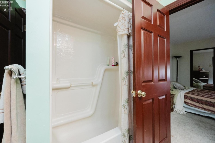 723 Tucker Road, Fremont, 43420, 6 Bedrooms Bedrooms, ,5 BathroomsBathrooms,Residential,For Sale,Tucker,20261698