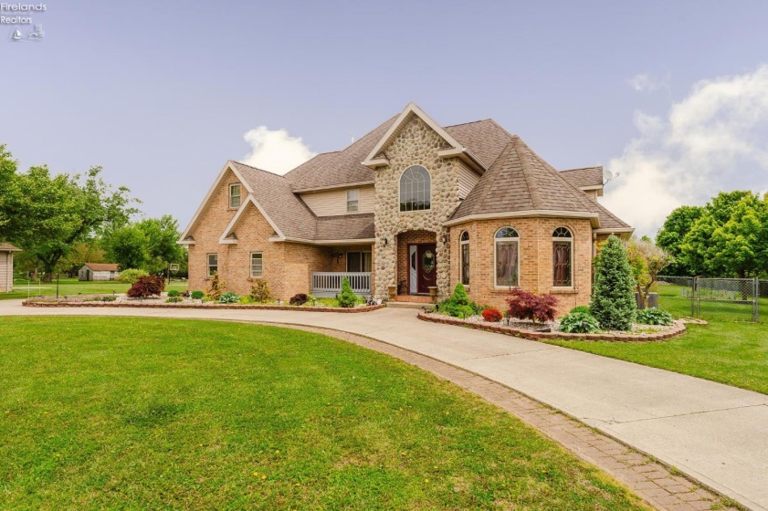 723 Tucker Road, Fremont, 43420, 6 Bedrooms Bedrooms, ,5 BathroomsBathrooms,Residential,For Sale,Tucker,20261698