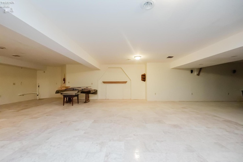 723 Tucker Road, Fremont, 43420, 6 Bedrooms Bedrooms, ,5 BathroomsBathrooms,Residential,For Sale,Tucker,20261698