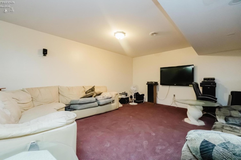 723 Tucker Road, Fremont, 43420, 6 Bedrooms Bedrooms, ,5 BathroomsBathrooms,Residential,For Sale,Tucker,20261698
