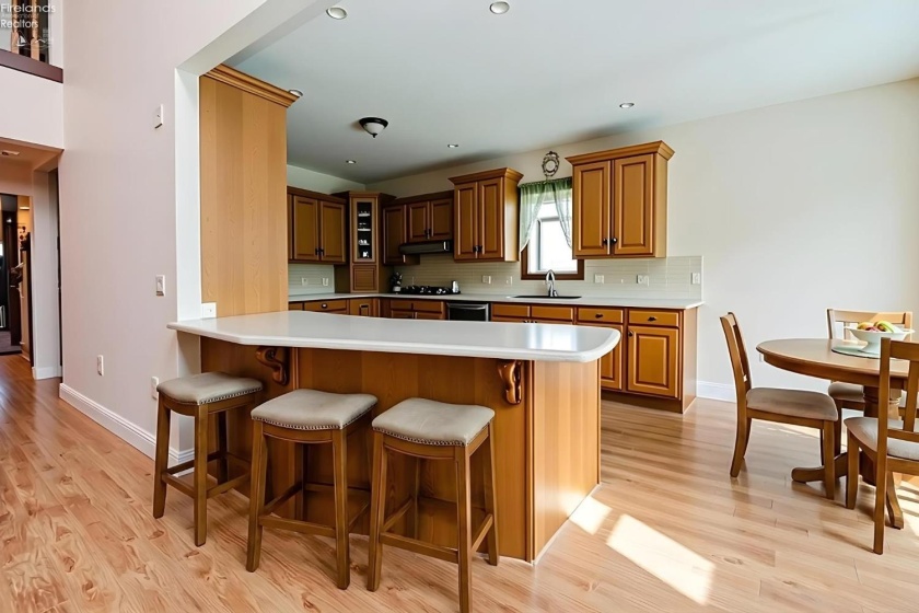 723 Tucker Road, Fremont, 43420, 6 Bedrooms Bedrooms, ,5 BathroomsBathrooms,Residential,For Sale,Tucker,20261698