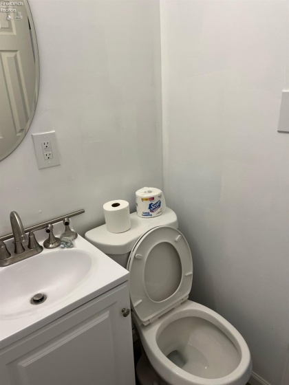 910 17th, Lorain, 44052, 3 Bedrooms Bedrooms, ,1 BathroomBathrooms,Residential,For Sale,17th,20262377