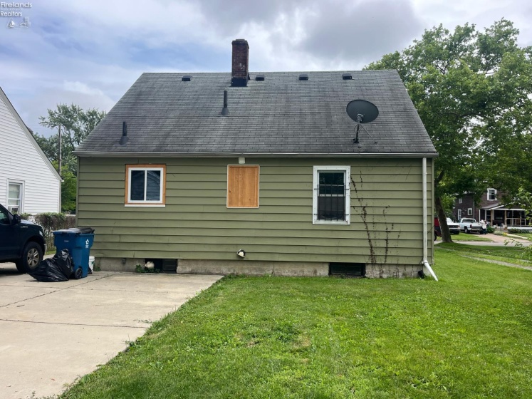 910 17th, Lorain, 44052, 3 Bedrooms Bedrooms, ,1 BathroomBathrooms,Residential,For Sale,17th,20262377
