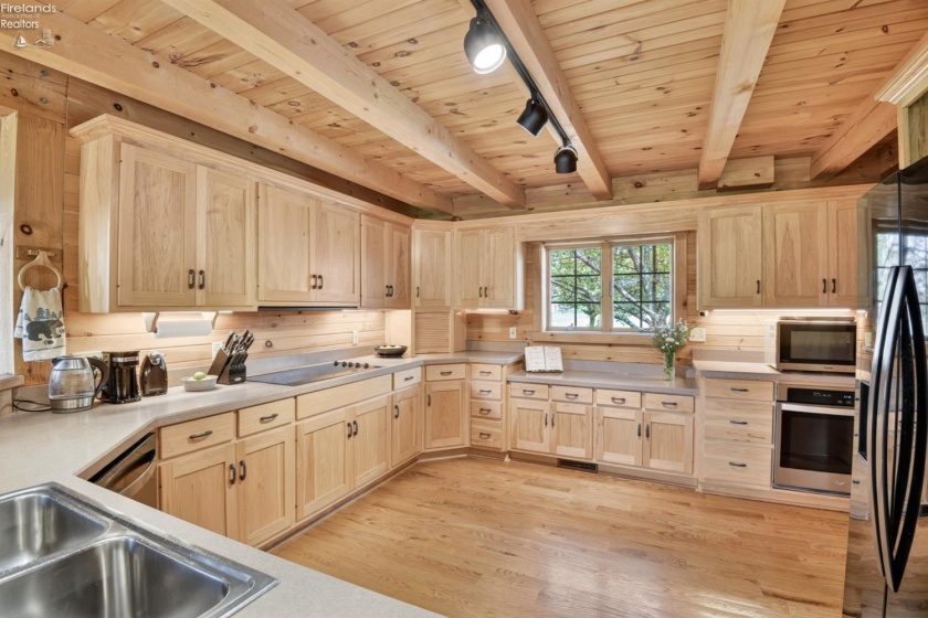 16727 Pitts Road, Wellington, 44090, 4 Bedrooms Bedrooms, ,6 BathroomsBathrooms,Residential,For Sale,Pitts,20262353