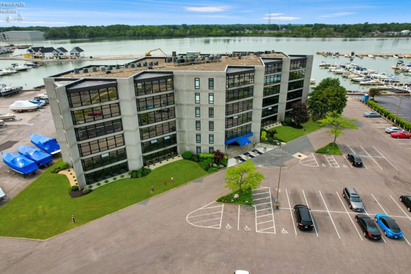 711 Lakeshore Drive, Port Clinton, 43452, 1 Bedroom Bedrooms, ,1 BathroomBathrooms,Residential,For Sale,Lakeshore,20262401