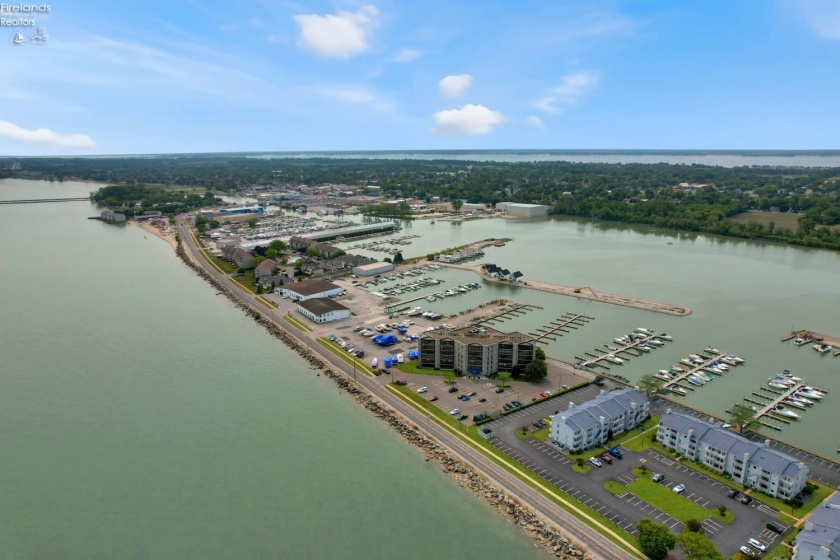 711 Lakeshore Drive, Port Clinton, 43452, 1 Bedroom Bedrooms, ,1 BathroomBathrooms,Residential,For Sale,Lakeshore,20262401