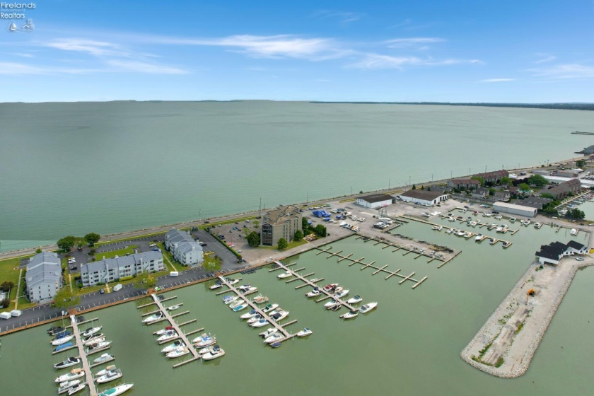 711 Lakeshore Drive, Port Clinton, 43452, 1 Bedroom Bedrooms, ,1 BathroomBathrooms,Residential,For Sale,Lakeshore,20262401