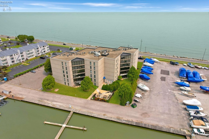 711 Lakeshore Drive, Port Clinton, 43452, 1 Bedroom Bedrooms, ,1 BathroomBathrooms,Residential,For Sale,Lakeshore,20262401