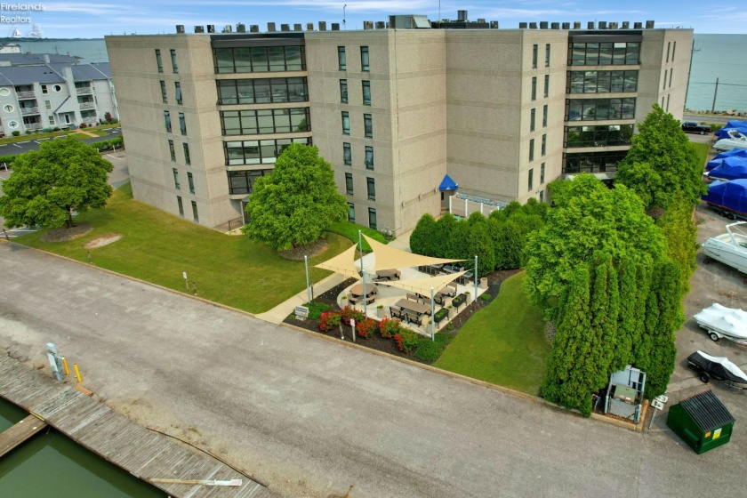 711 Lakeshore Drive, Port Clinton, 43452, 1 Bedroom Bedrooms, ,1 BathroomBathrooms,Residential,For Sale,Lakeshore,20262401