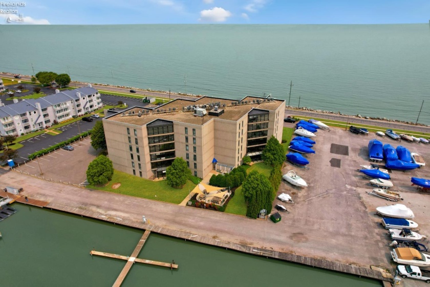 711 Lakeshore Drive, Port Clinton, 43452, 1 Bedroom Bedrooms, ,1 BathroomBathrooms,Residential,For Sale,Lakeshore,20262401