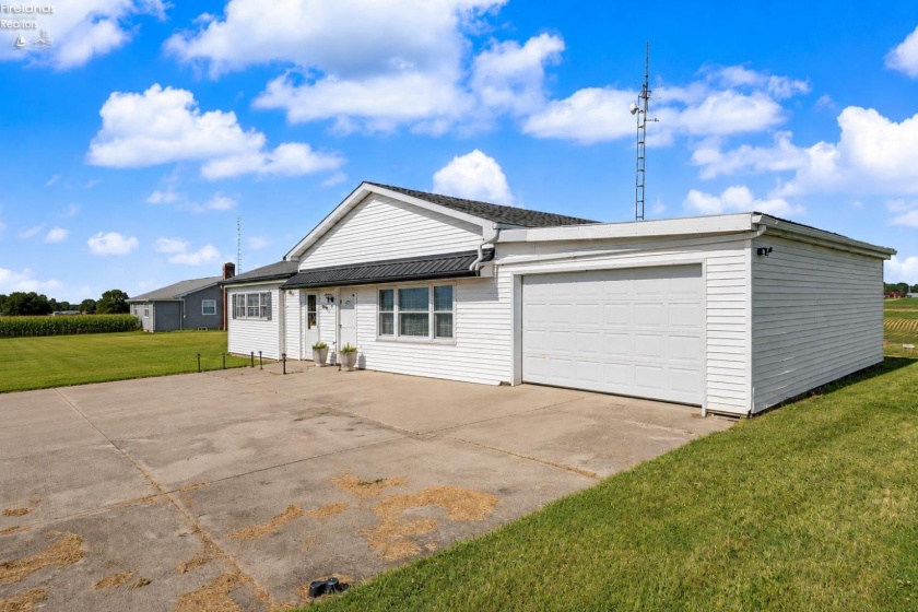 2758 Section Line Road 30 South, Willard, 44890, 3 Bedrooms Bedrooms, ,2 BathroomsBathrooms,Residential,For Sale,Section Line Road 30 South,20262402