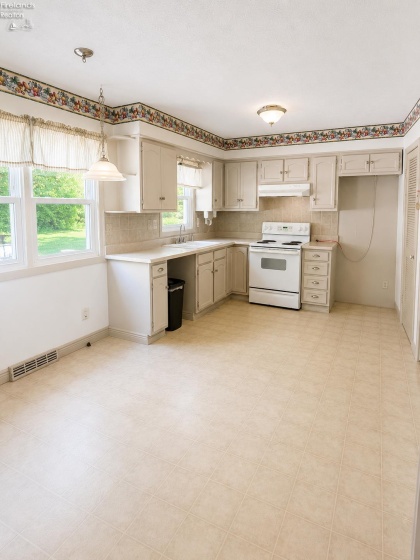 810 Taylor Avenue, Huron, 44839, 3 Bedrooms Bedrooms, ,2 BathroomsBathrooms,Residential,For Sale,Taylor,20262356