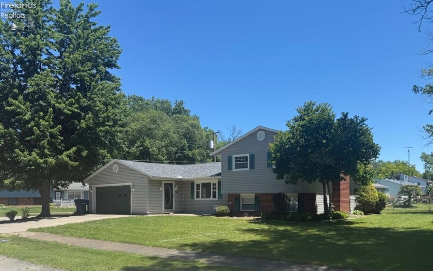 5028 Oakview Drive, Vermilion, 44089, 3 Bedrooms Bedrooms, ,2 BathroomsBathrooms,Residential,For Sale,Oakview,20262417