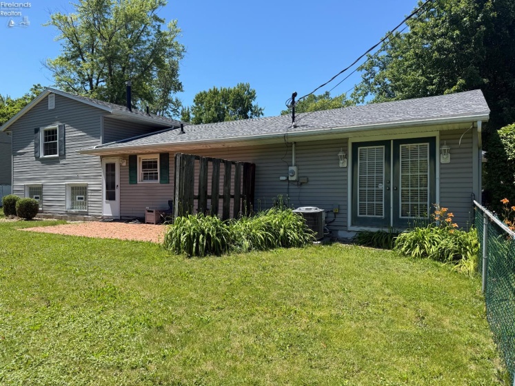 5028 Oakview Drive, Vermilion, 44089, 3 Bedrooms Bedrooms, ,2 BathroomsBathrooms,Residential,For Sale,Oakview,20262417