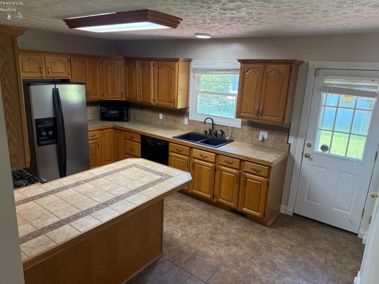 5028 Oakview Drive, Vermilion, 44089, 3 Bedrooms Bedrooms, ,2 BathroomsBathrooms,Residential,For Sale,Oakview,20262417