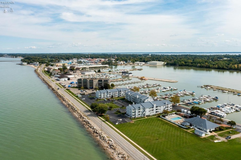 176 Clinton Reef Drive, Port Clinton, 43452, 2 Bedrooms Bedrooms, ,1 BathroomBathrooms,Residential,For Sale,Clinton Reef,20262405
