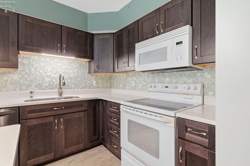 111 10th Street, Port Clinton, 43452, 3 Bedrooms Bedrooms, ,2 BathroomsBathrooms,Residential,For Sale,10th,20262418