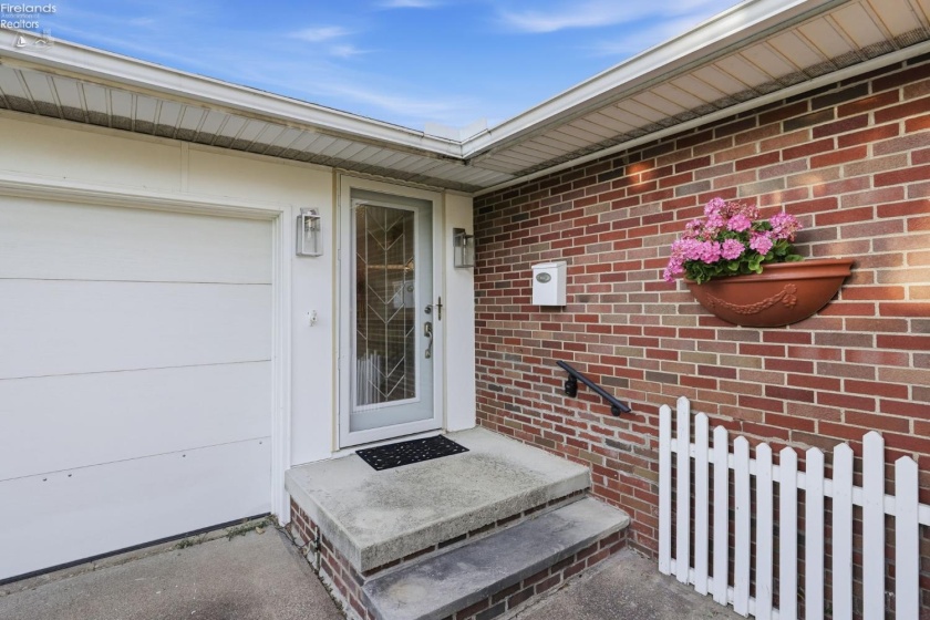 111 10th Street, Port Clinton, 43452, 3 Bedrooms Bedrooms, ,2 BathroomsBathrooms,Residential,For Sale,10th,20262418