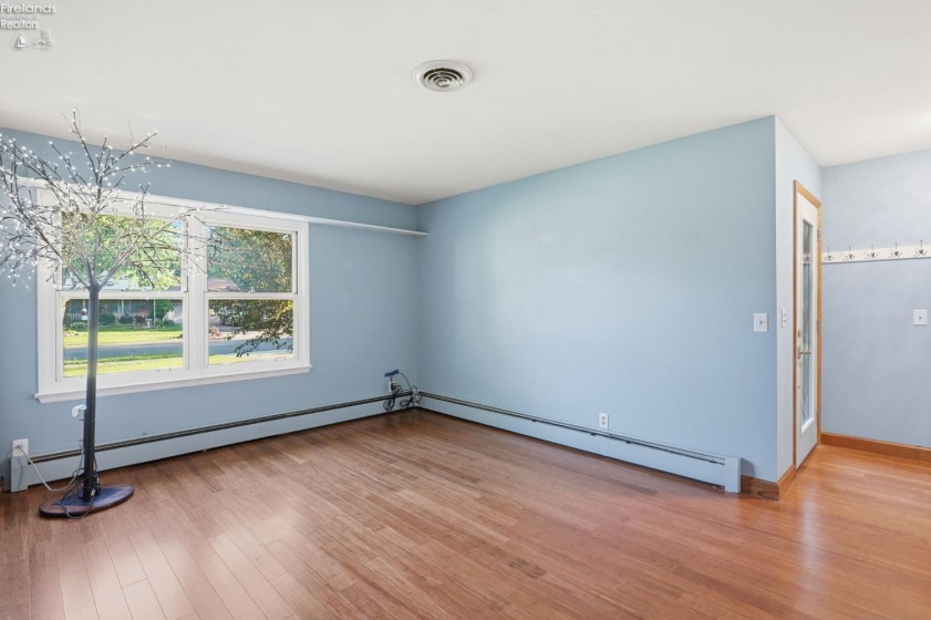 111 10th Street, Port Clinton, 43452, 3 Bedrooms Bedrooms, ,2 BathroomsBathrooms,Residential,For Sale,10th,20262418