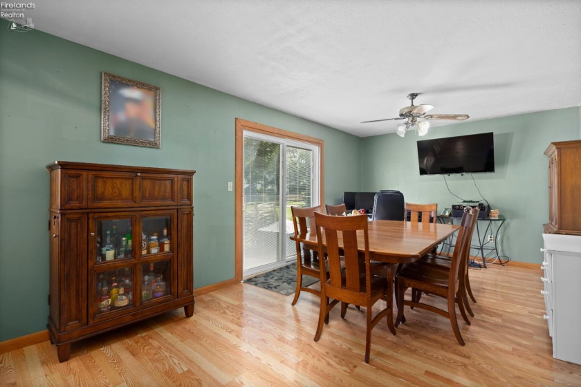26043 Redwood Dr, Olmsted Falls, 44138, 4 Bedrooms Bedrooms, ,2 BathroomsBathrooms,Residential,For Sale,Redwood Dr,20262409