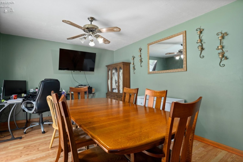 26043 Redwood Dr, Olmsted Falls, 44138, 4 Bedrooms Bedrooms, ,2 BathroomsBathrooms,Residential,For Sale,Redwood Dr,20262409
