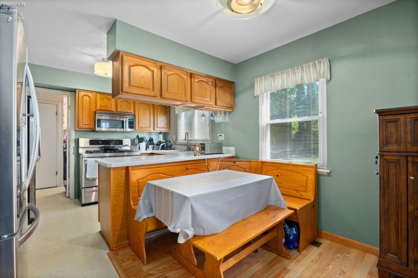 26043 Redwood Dr, Olmsted Falls, 44138, 4 Bedrooms Bedrooms, ,2 BathroomsBathrooms,Residential,For Sale,Redwood Dr,20262409