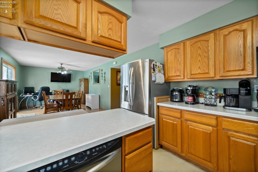 26043 Redwood Dr, Olmsted Falls, 44138, 4 Bedrooms Bedrooms, ,2 BathroomsBathrooms,Residential,For Sale,Redwood Dr,20262409