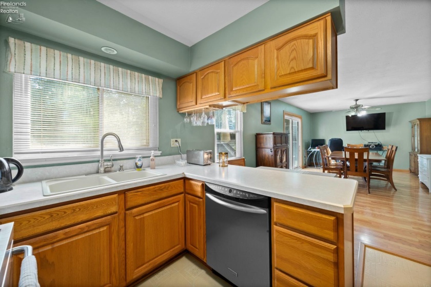 26043 Redwood Dr, Olmsted Falls, 44138, 4 Bedrooms Bedrooms, ,2 BathroomsBathrooms,Residential,For Sale,Redwood Dr,20262409
