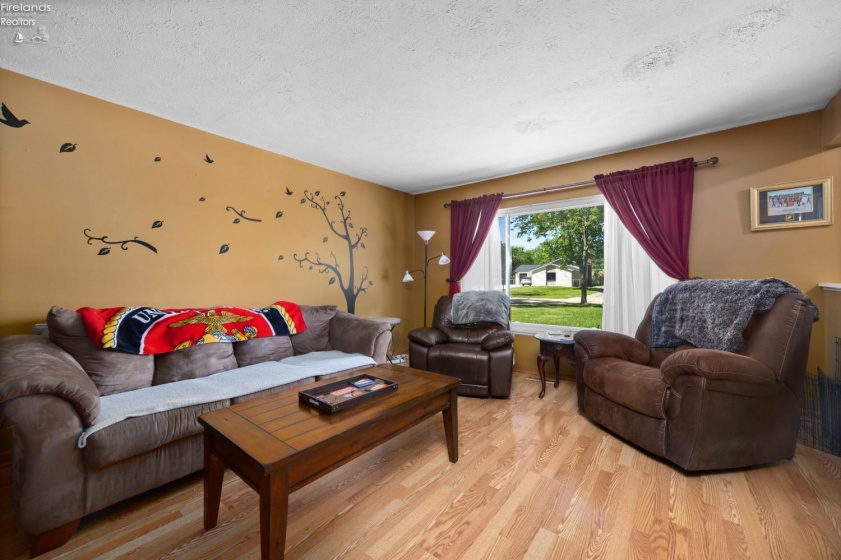26043 Redwood Dr, Olmsted Falls, 44138, 4 Bedrooms Bedrooms, ,2 BathroomsBathrooms,Residential,For Sale,Redwood Dr,20262409